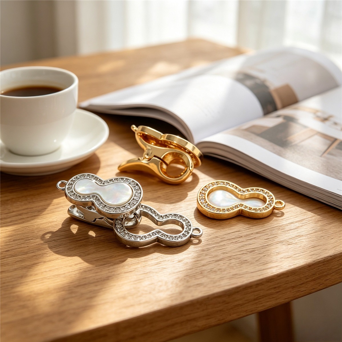 Brass 14K Gold Plated Mother O - đánh giá và giá Toggle Clasp Gold