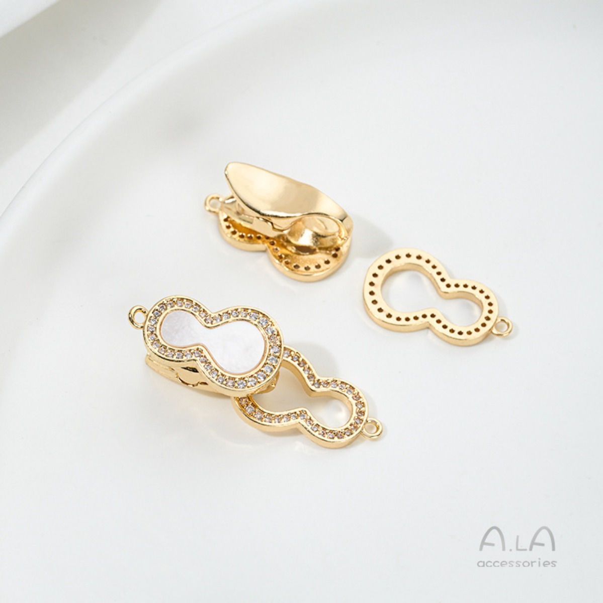 Brass 14K Gold Plated Mother O - đánh giá và giá Toggle Clasp Gold